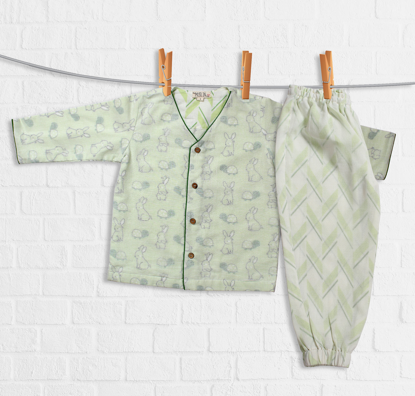 HERE AND Tortoise HIMALAYAN LOUNGER